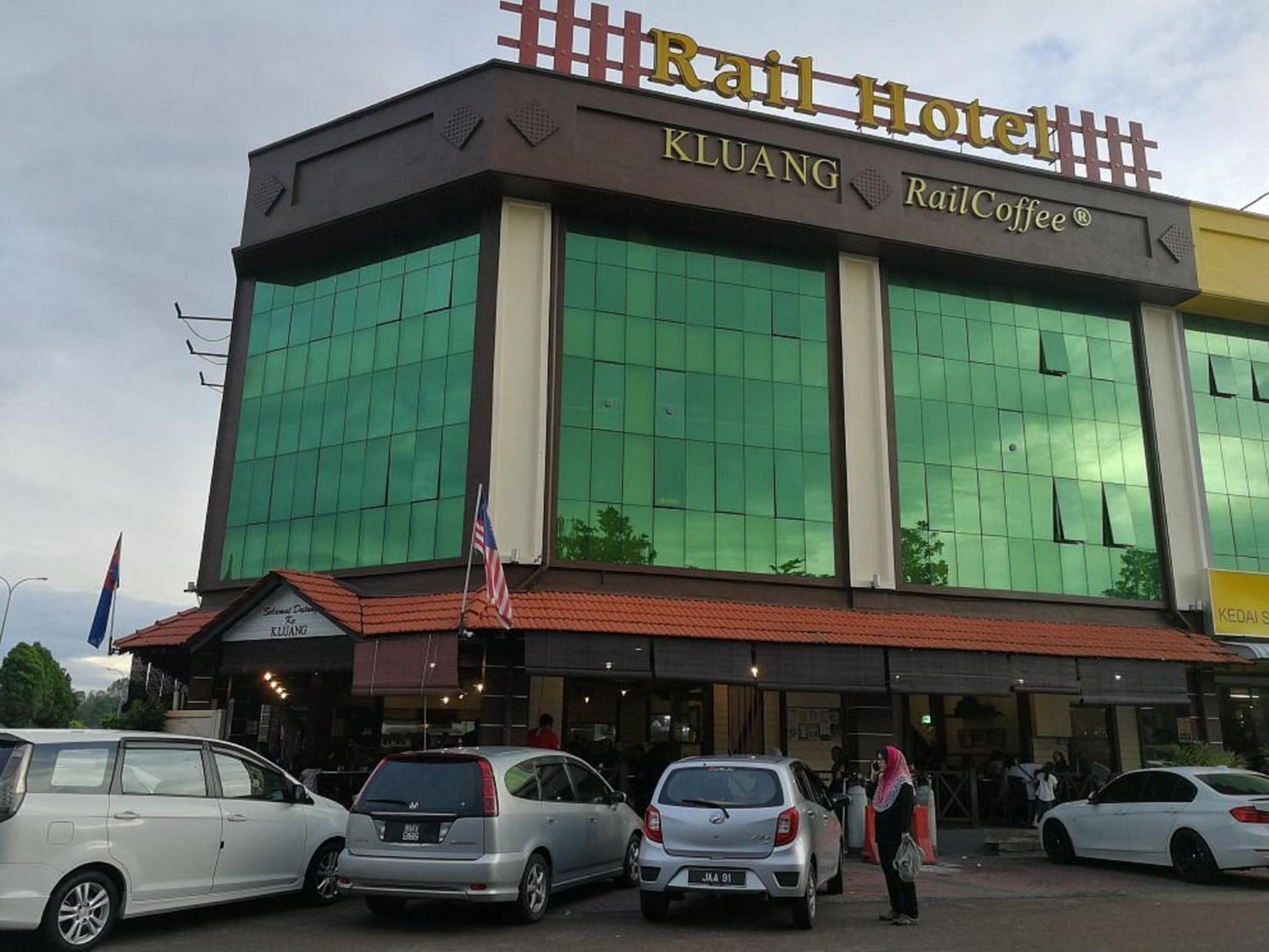 Capital O Rail Hotel Keluang Ngoại thất bức ảnh